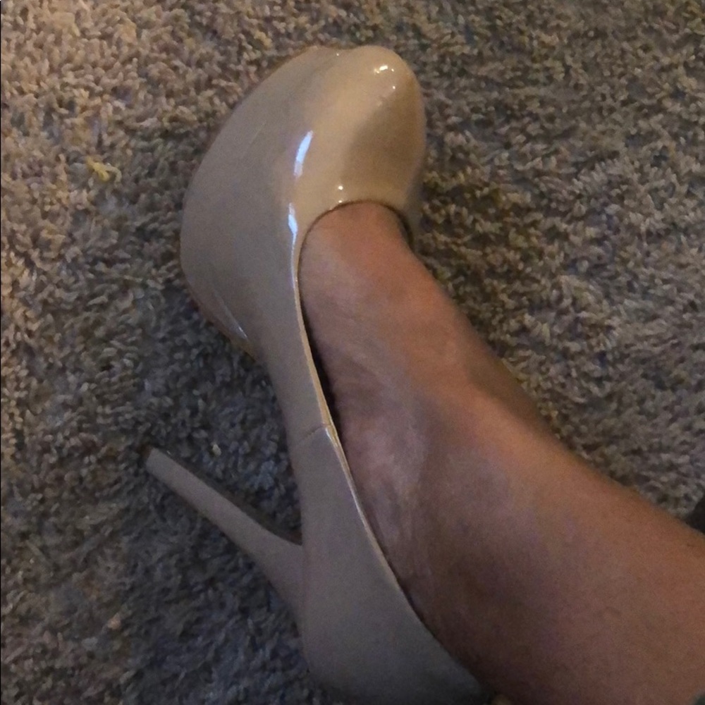 Barely worn Nude pumps price firm